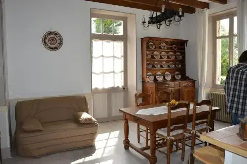 Le Logis Des Bessons