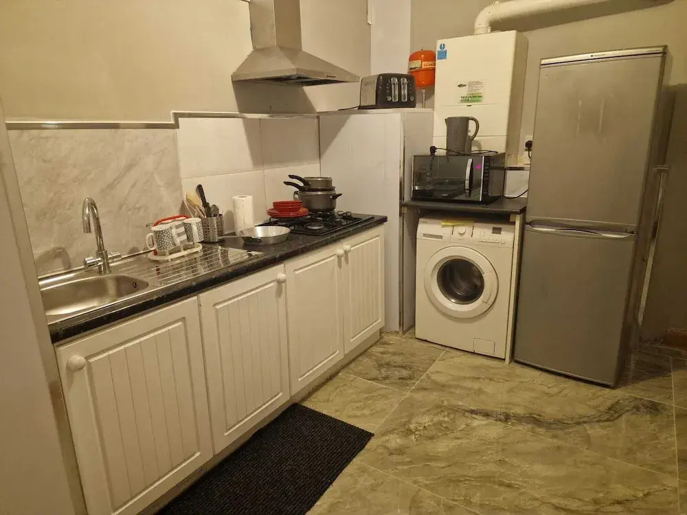 Nice House in a Quite Neighbourhood Close to Parks and a Short Drive to Town