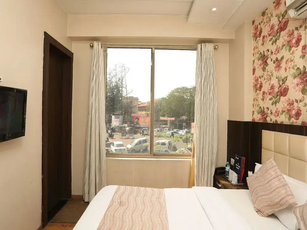 OYO 1807 Hotel Platinum Inn