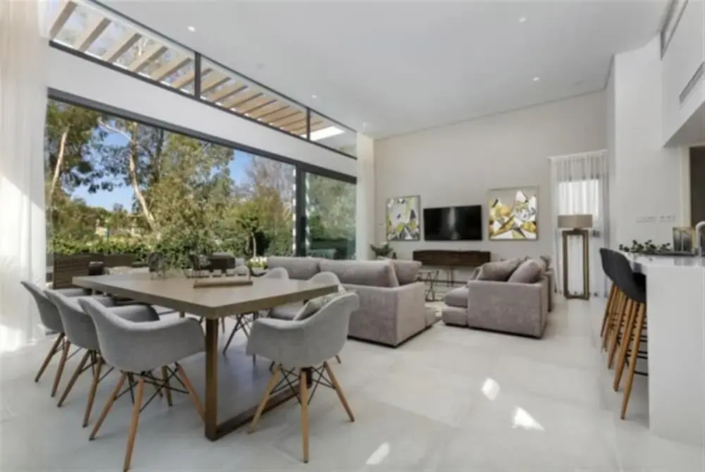 Stunning Detached Villa With Pool