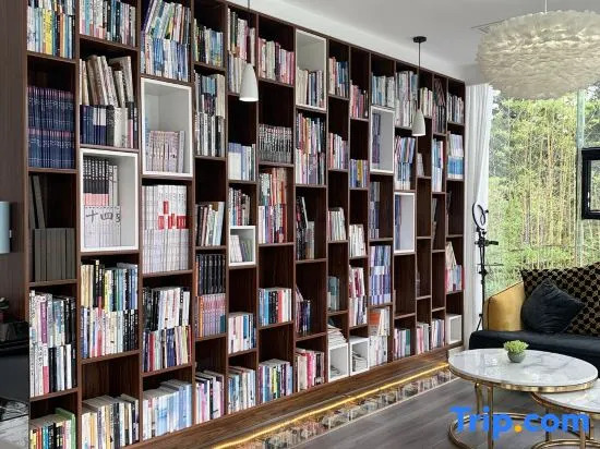 Meet Four Seasons Boutique Art Homestay