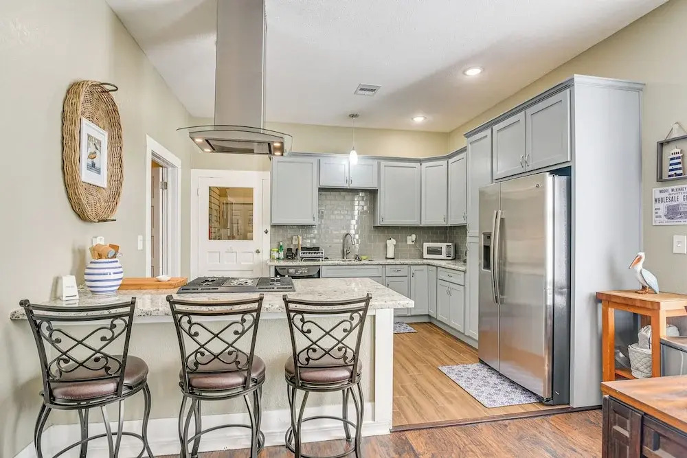 1/2 Mi to Seawall! Family Home w/ Furnished Patio