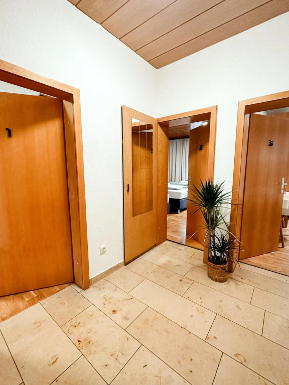 Suiteable Living - Boardinghaus mit Parkplätzen, WLAN und Waschraum