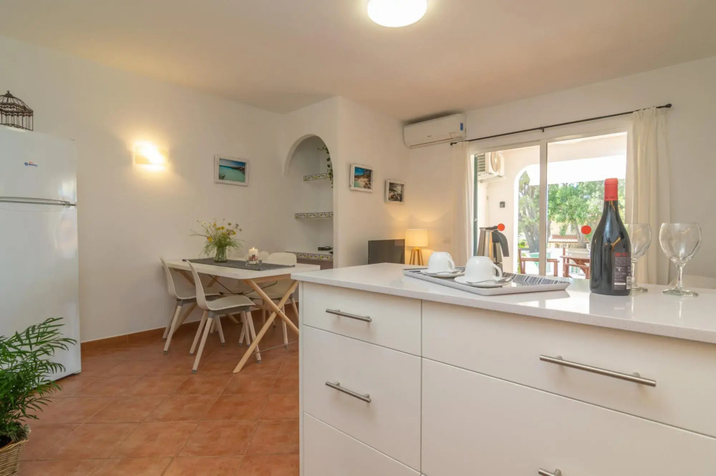 SES FONTS C25 - Charming flat with shared pool and close to the beach Free WiFi