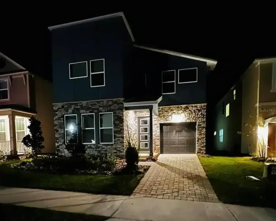 8949 CB - Exquisite Luxury Home With Pool Retreat