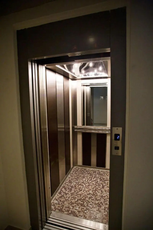 Rg Status Hotel