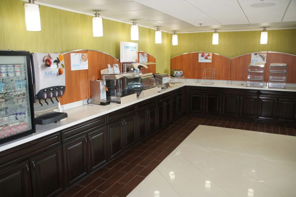 Elimwood Hotel, a Ramada by Wyndham