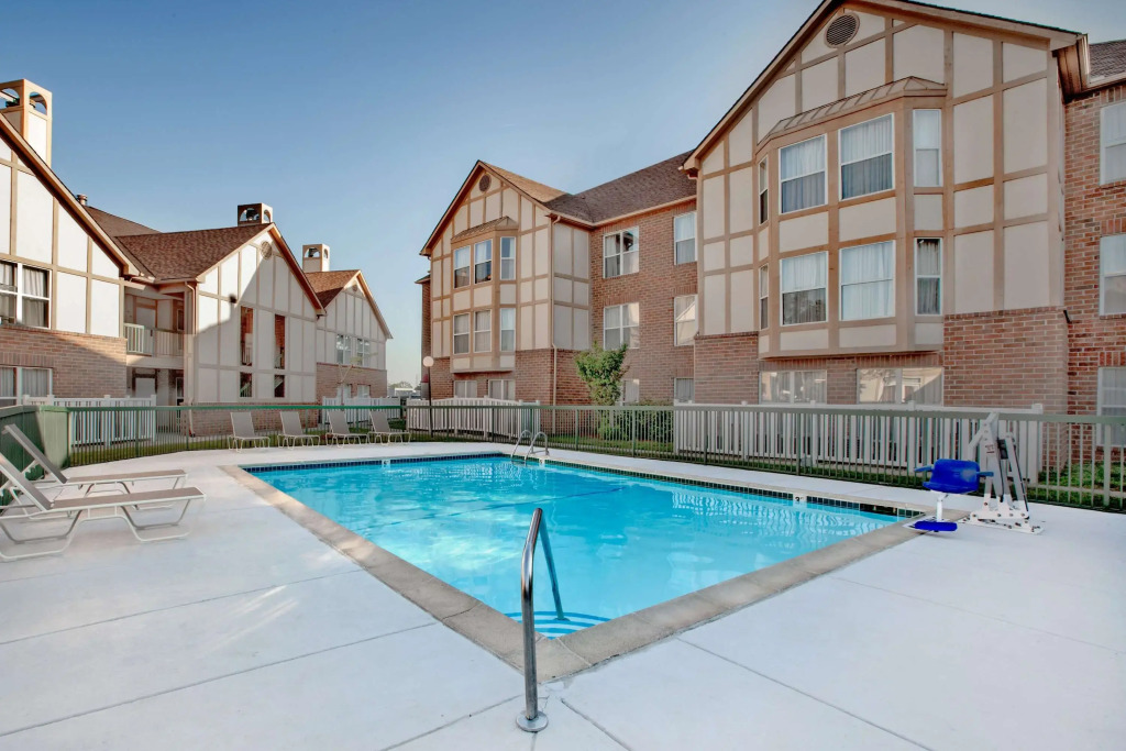 Birch Hill Suites Detroit-Warren
