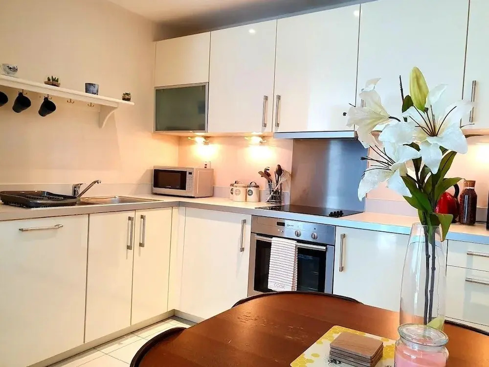 Airy 2 Bed 2 Bathroom With Balcony