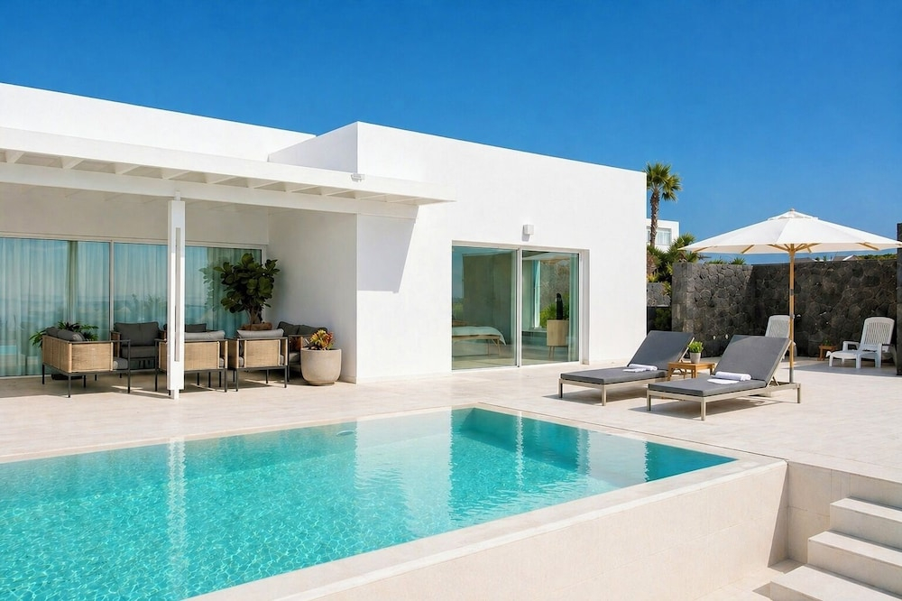 Villa Ainé Luxury Villa, Sea Views, Heated pool