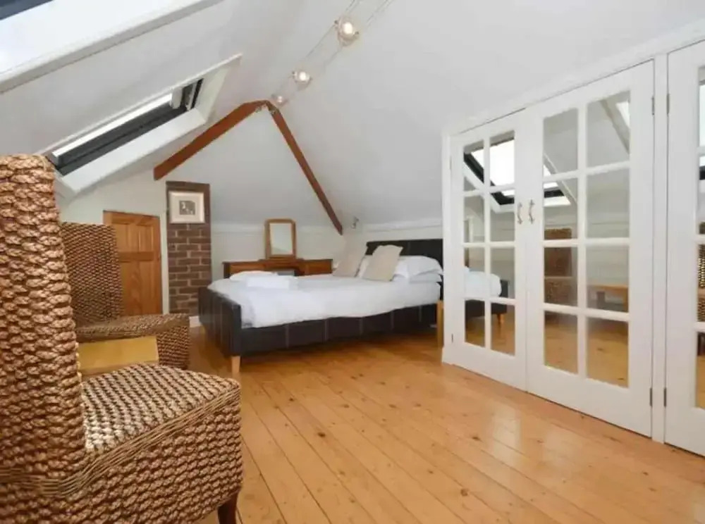 4 Bed House-sleeps 8-pets-parking-marinaseaview