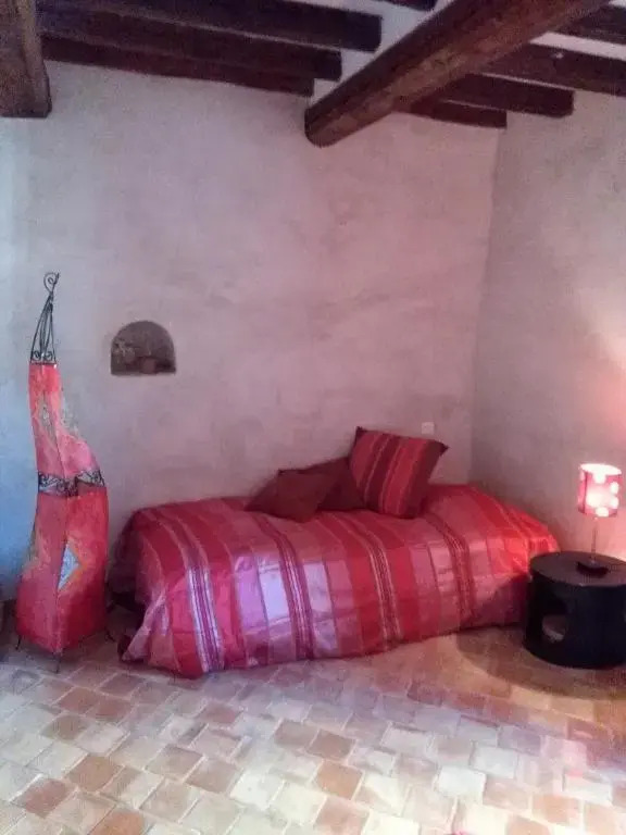 La Maison derrière la Fontaine