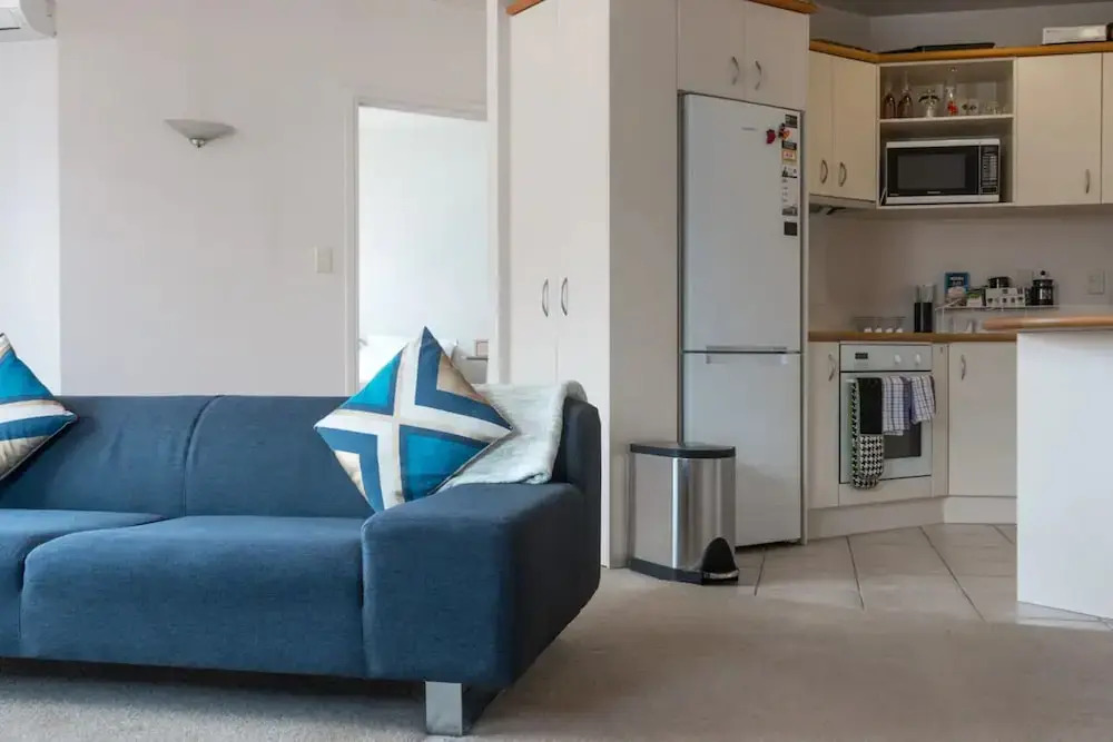 Cosy 2 Bedroom CBD Apartment With Balcony