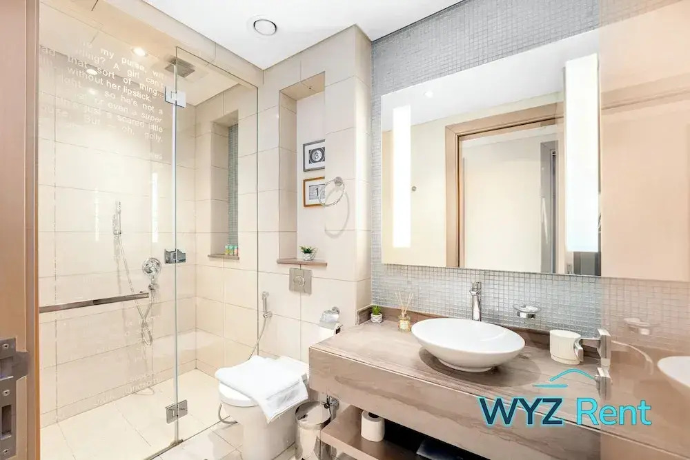 Glamorous 2BR in Damac Paramount Tower