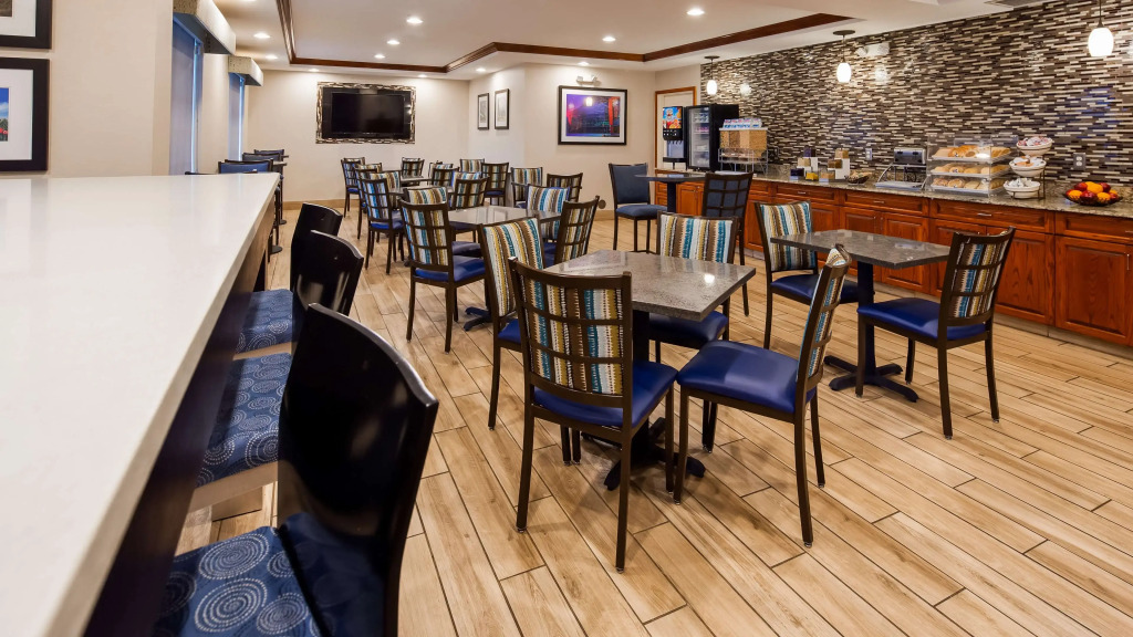 Executive Inn & Suites