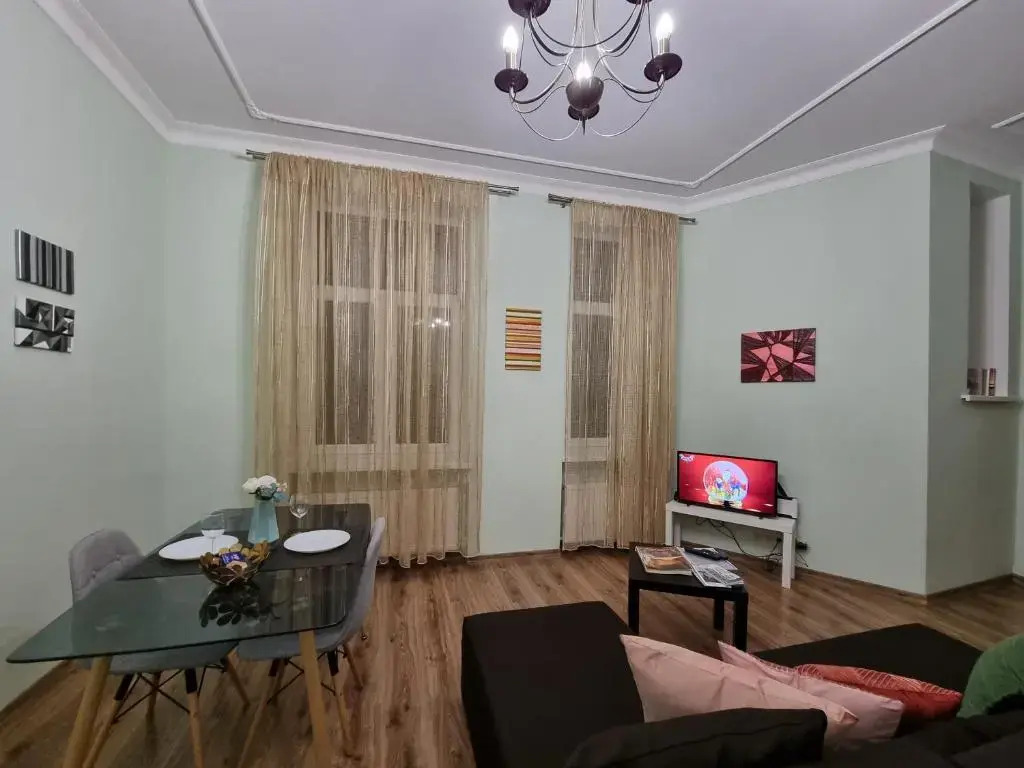 Art Deco One-Bedroom Suite in Library House with Free 5G WiFi