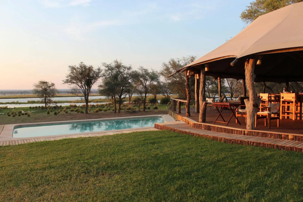Anabezi Camp