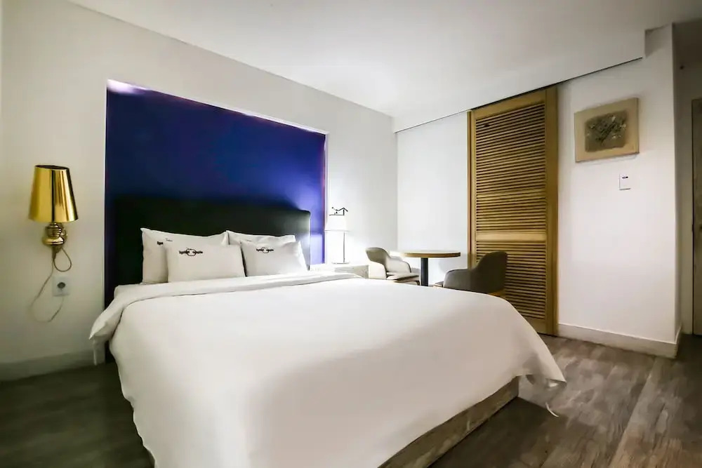 Apple Hotel