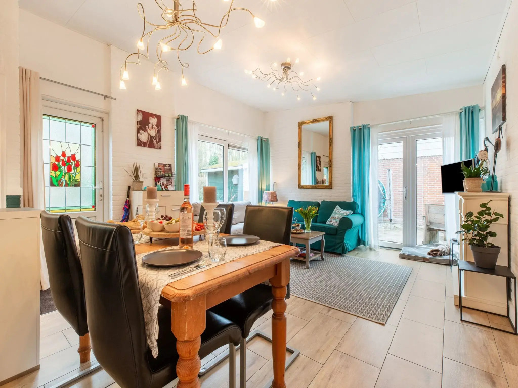 Holiday Home in Noordwijkerhout near Lake