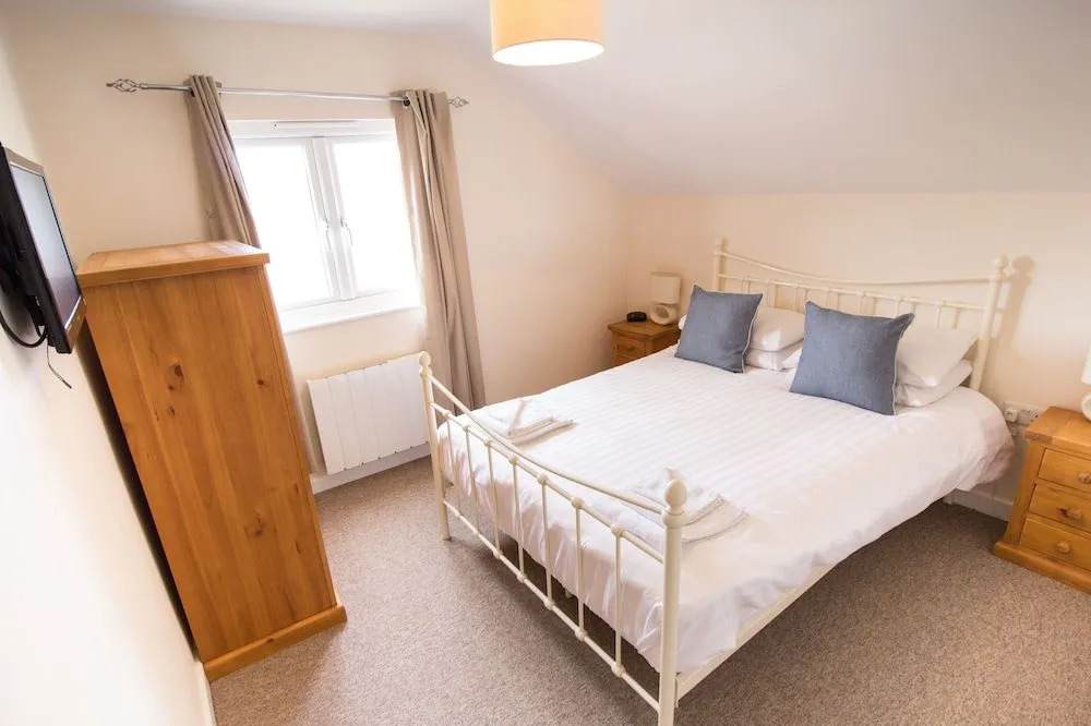 Seaview Holidays - Salterns Village