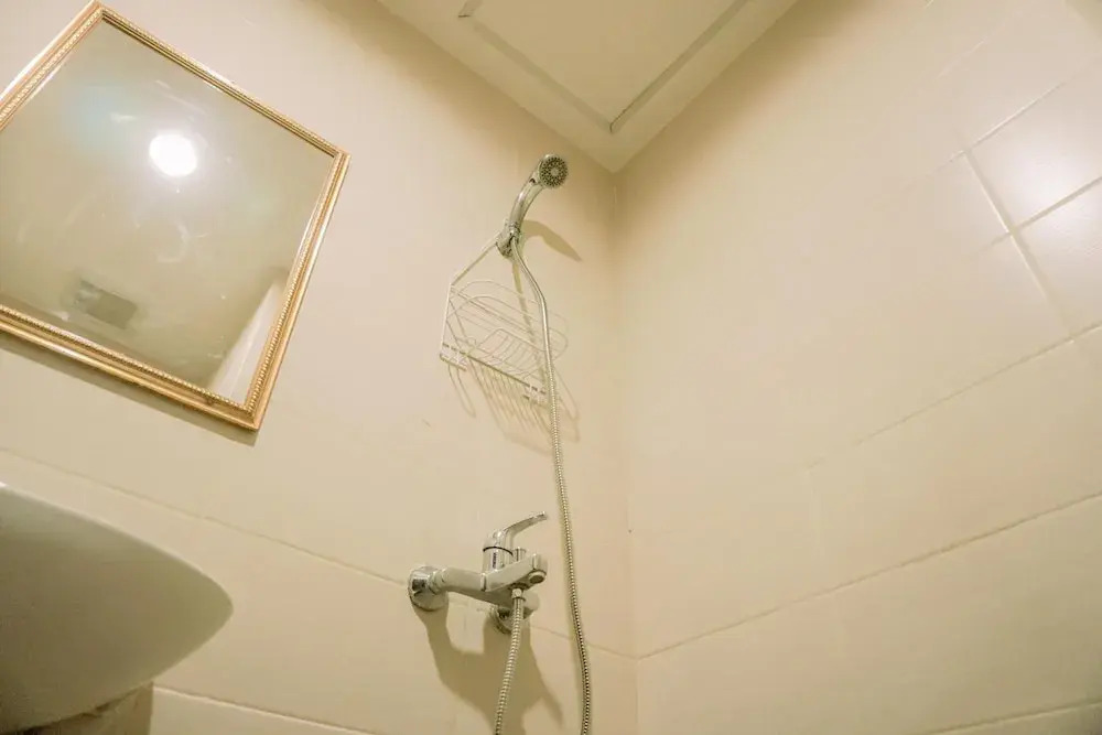 Homey And Cozy Stay Studio Belmont Residence Puri Apartement