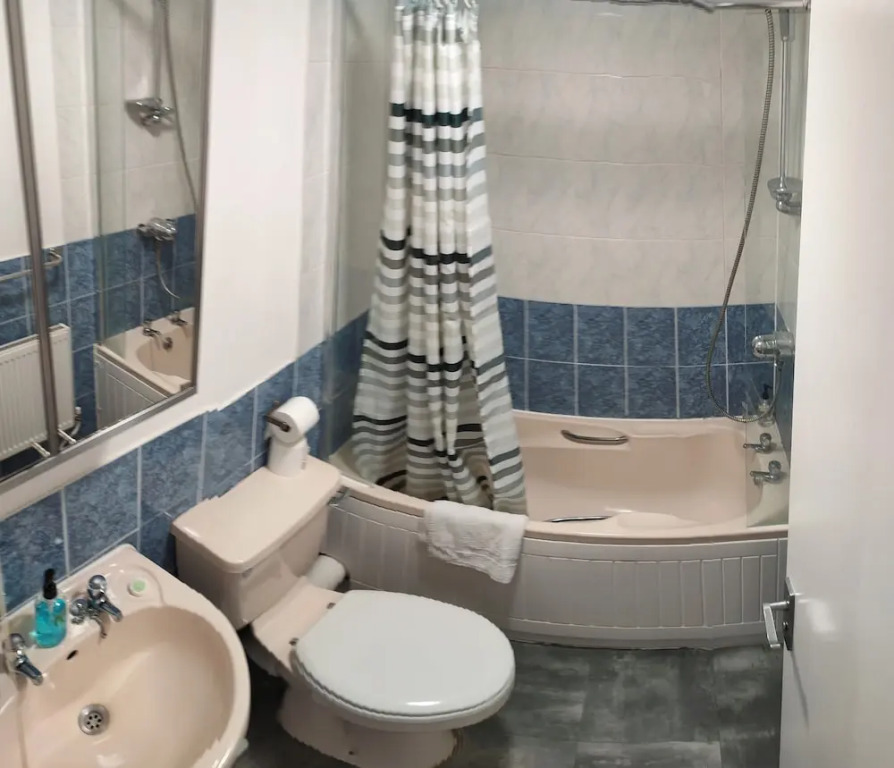 Holt Apartment
