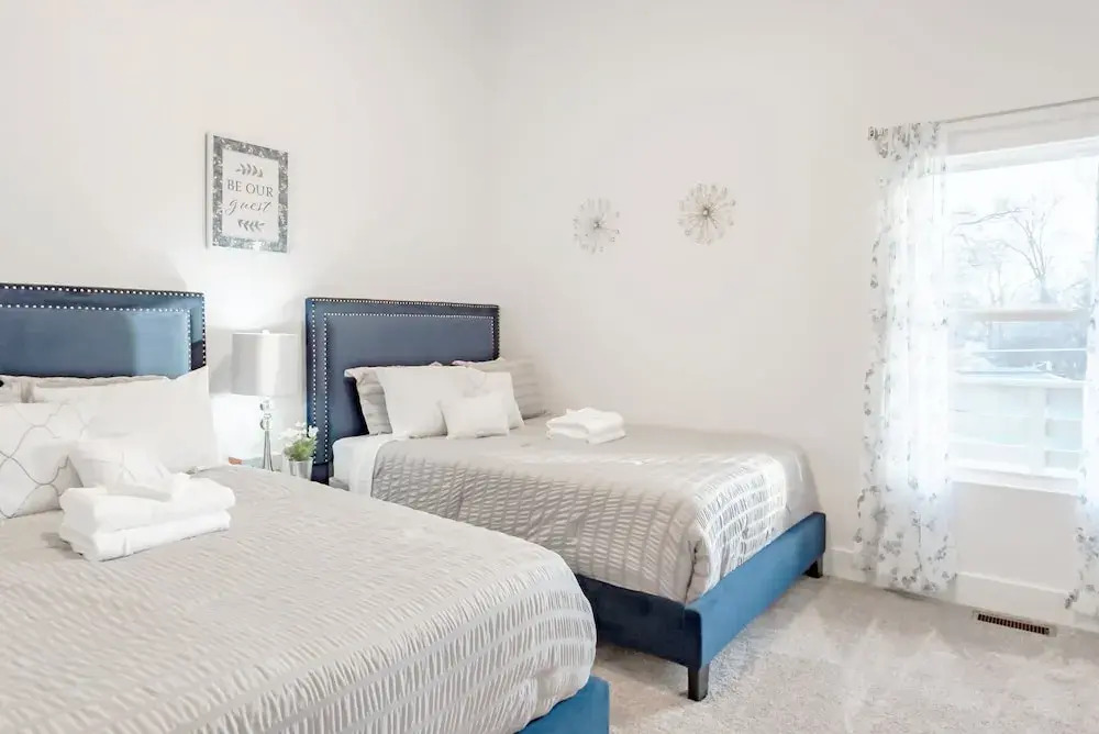 Sanitized Newly Designed Super Chic Indy Home Near Fountain Square!