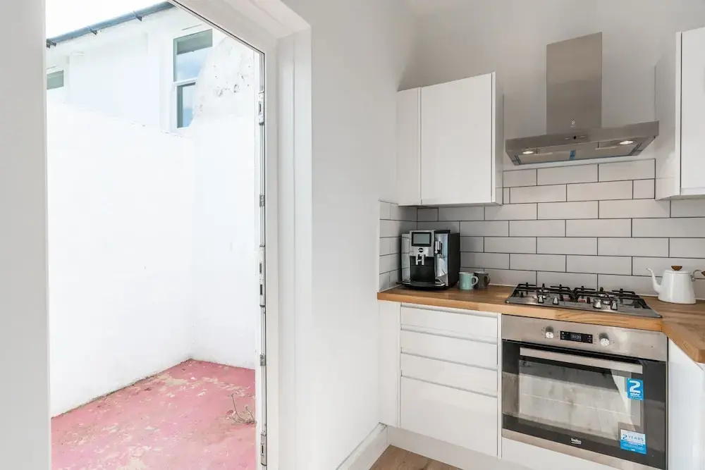 2 Bedroom Central Brighton Apartment