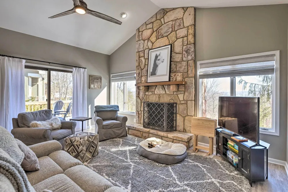 Massanutten Resort Home w/ Deck + Mountain Views!