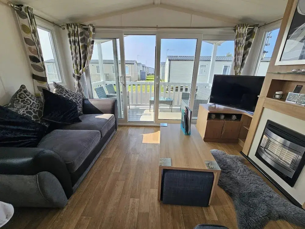 Angie 2 Bed Rhyl Robinhood