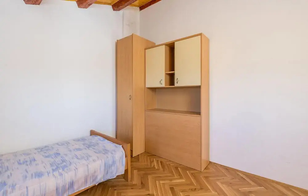 Beautiful Apartment in Balenska Draga With 2 Bedrooms
