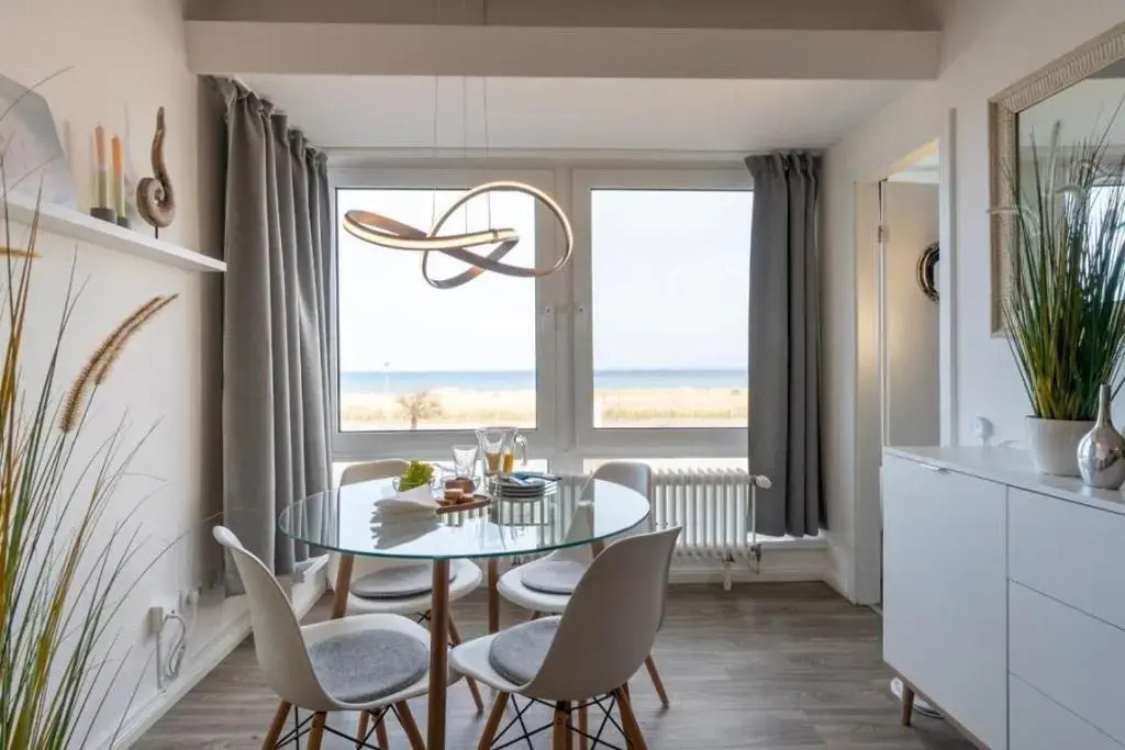 Strandhotel-Heiligenhafen-Wohnung-125-Typ-II-Meerblick-im-Strandhotel