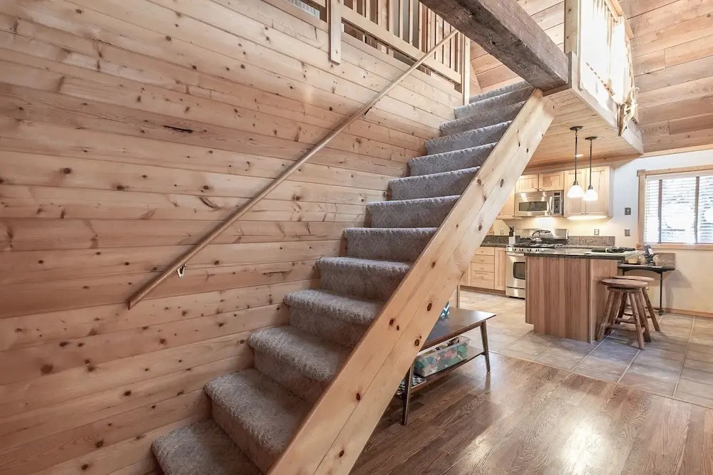 Log Hauler Haus Apartment 3 NW Comfy Cabins