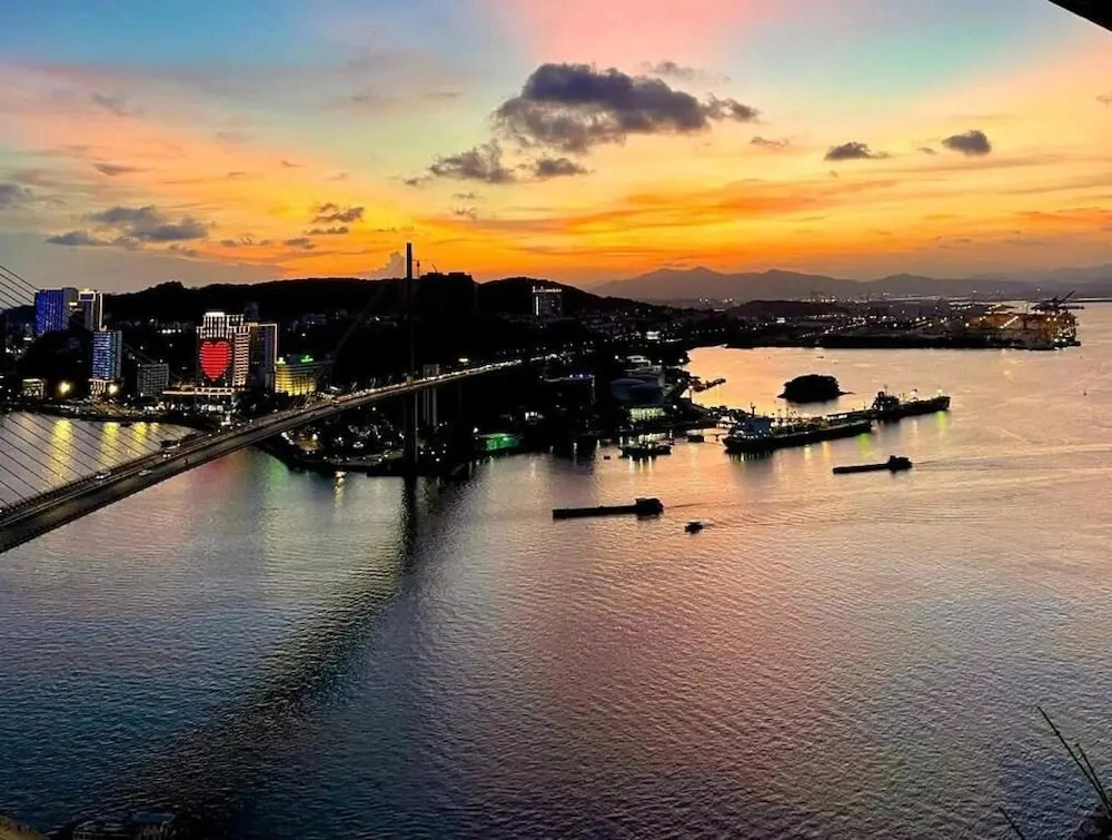 Jade Leaves Homestay HaLong -Seaview