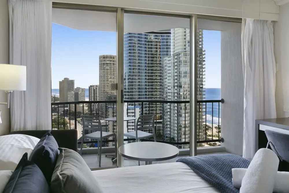 Ocean View 2-bed Studio In the Heart of Surfers