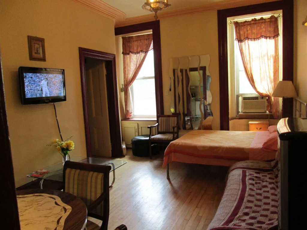 Hotel & Suites Place des Arts