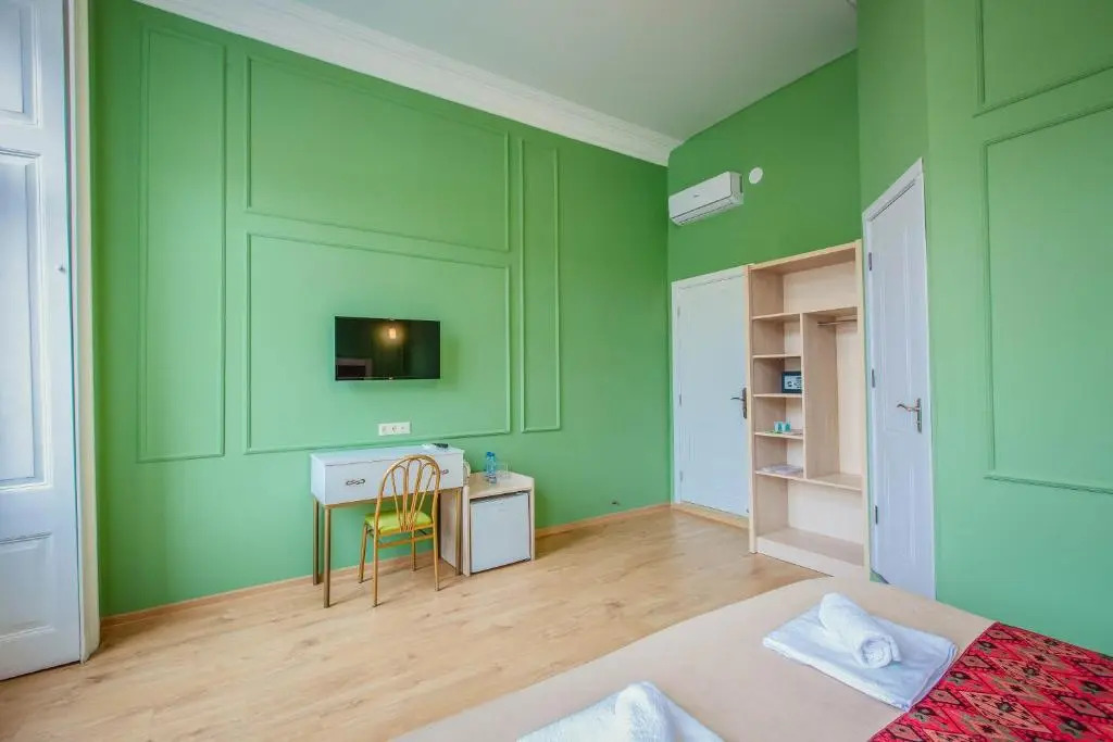 Galaktionis Apartment.3 min to Liberty Square