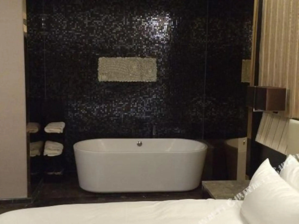 Maitao Crystal Hotel