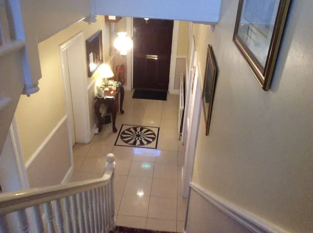Roseville Lodge B&B