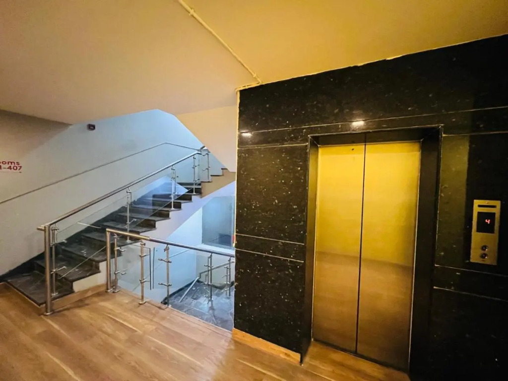 Qotel Hotel AT Residency Kaushambi