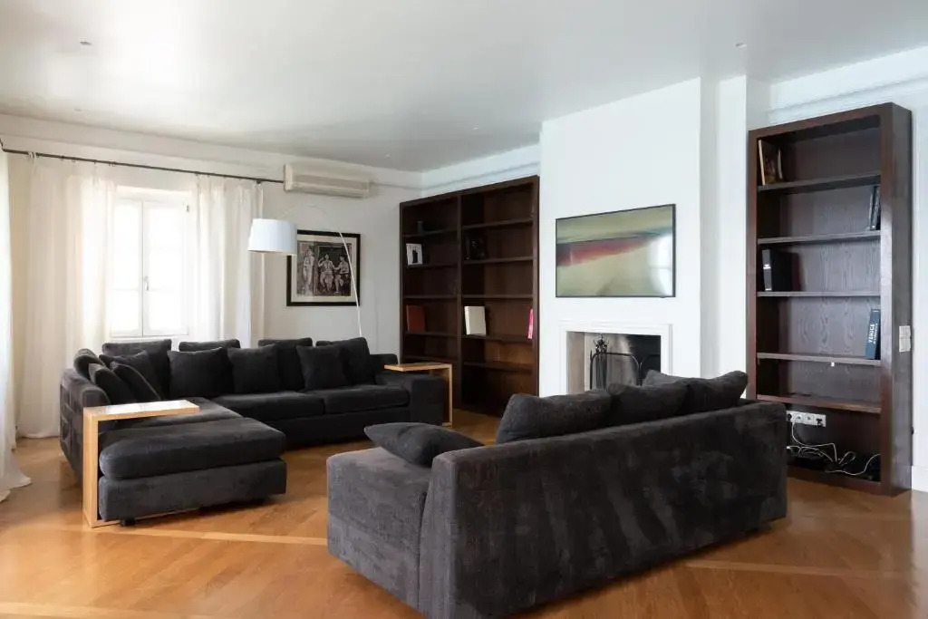 The Corcyraean Luxury Seafront House & Yard