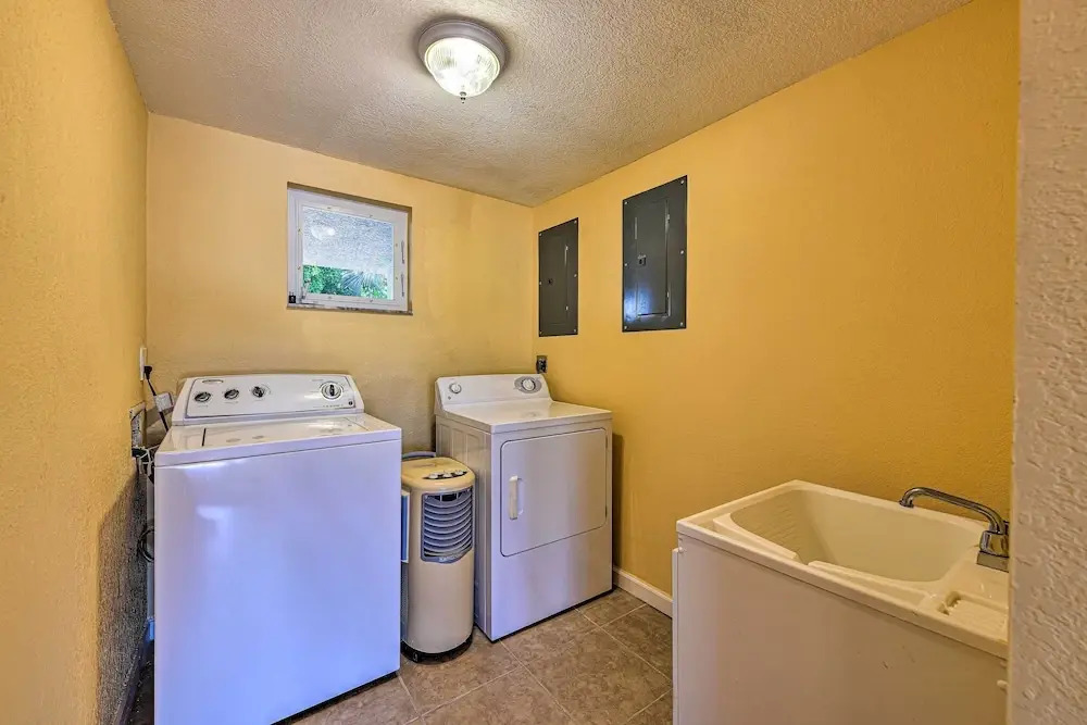 Gulfview Lido Key Gem - Walk to Beach & Shops