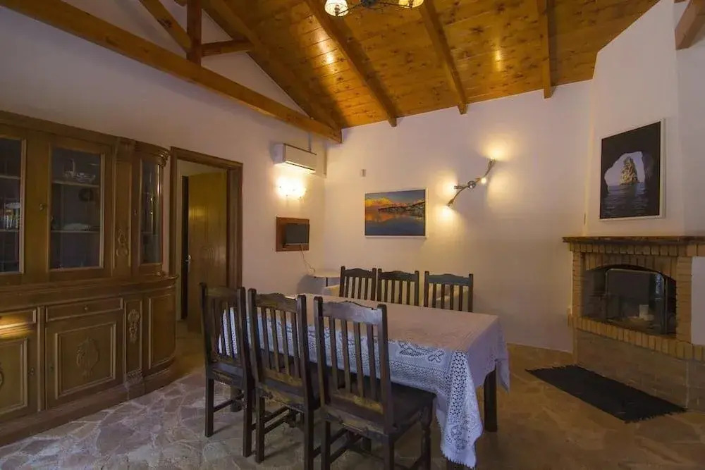 Su La Strata Villa by CorfuEscapes