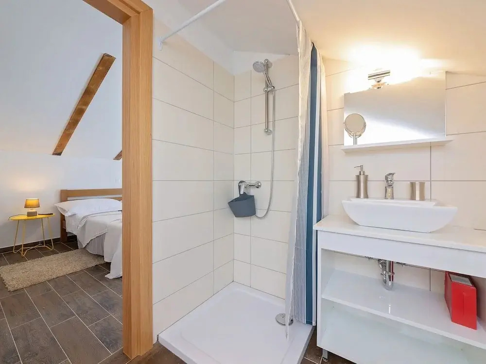 Charming Holiday Home With Pool, Jacuzzi and Privacy in the Middle of an Olive Grove