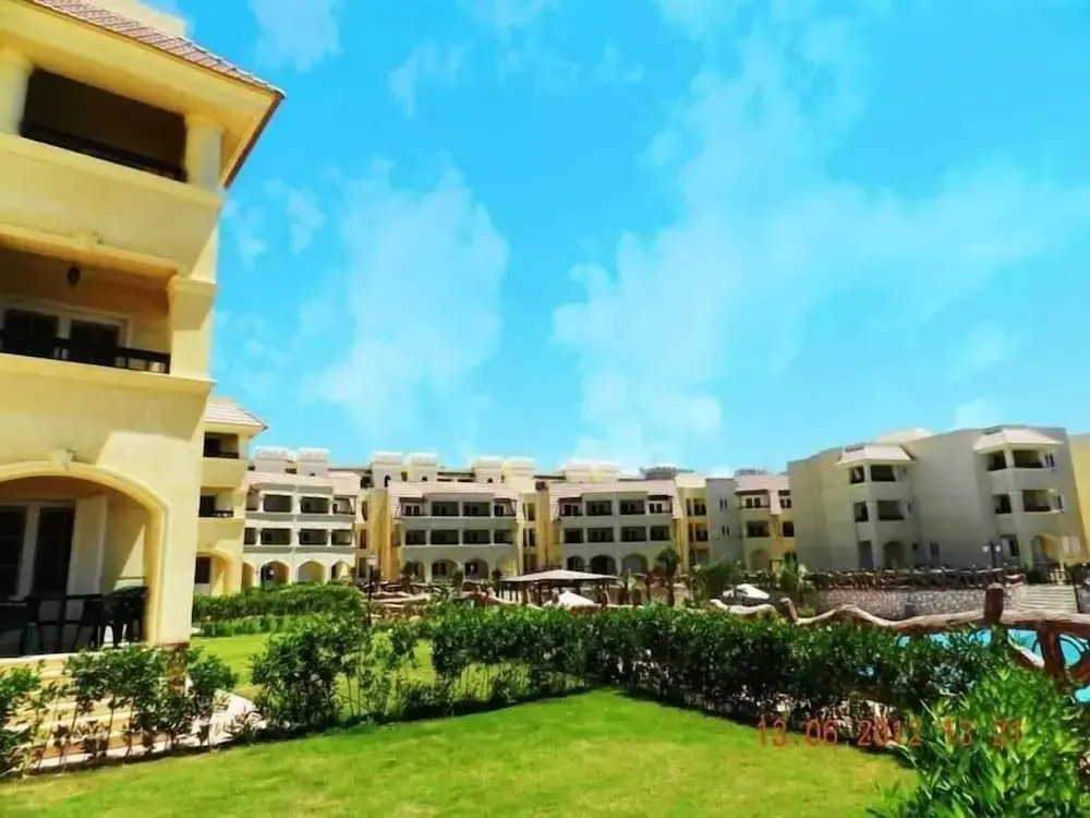 luxury pool View 2 bed chalet Golf porto Alamein شاليه فندقي جولف بورتو العلمين