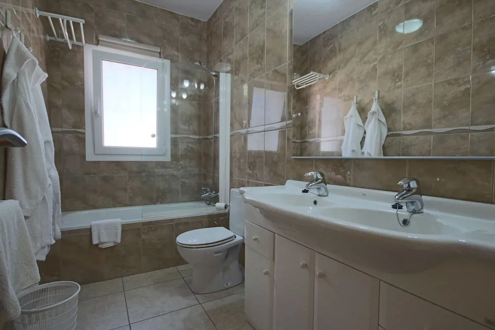 Sunny 3BR Villa w/ Endless Views & Heated Pool - Walk to Beach & Dining
