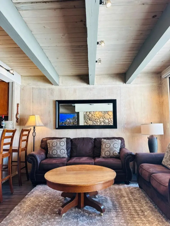 Hawks View 3 Bedroom Home by RedAwning