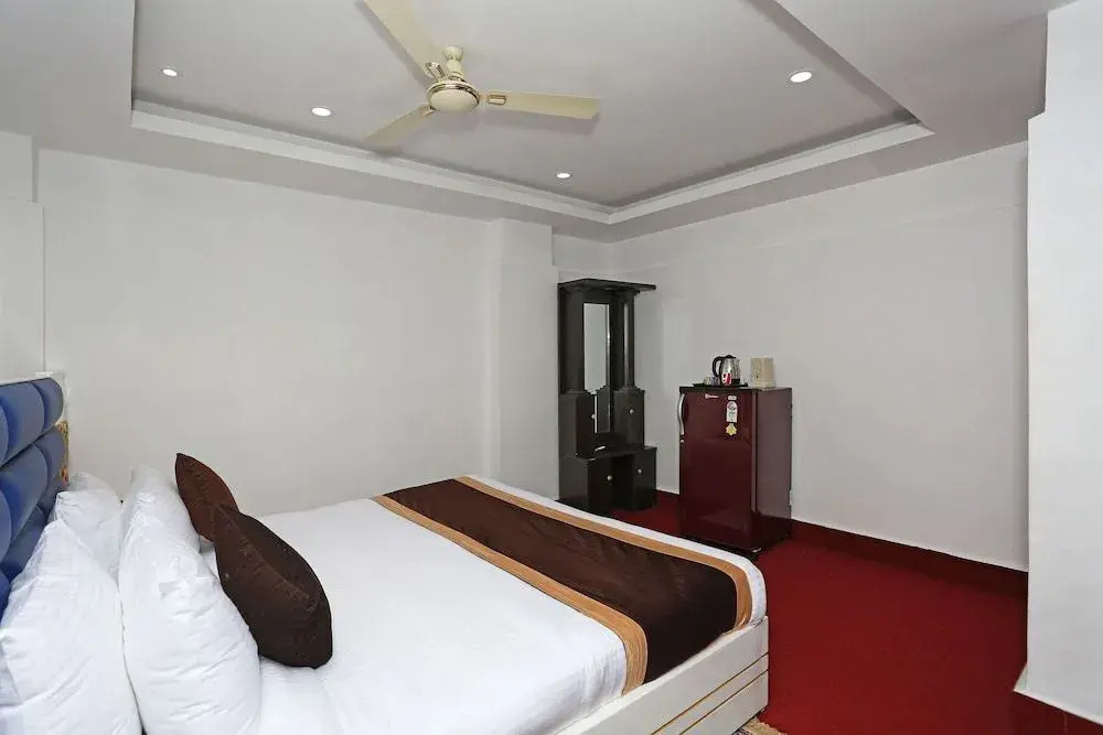 OYO 9855 Hotel Royal Suites