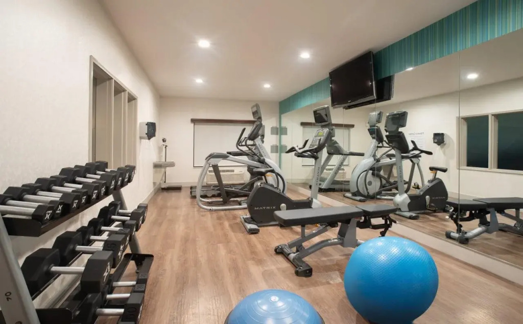 Holiday Inn Express Hotel & Suites Longmont by IHG