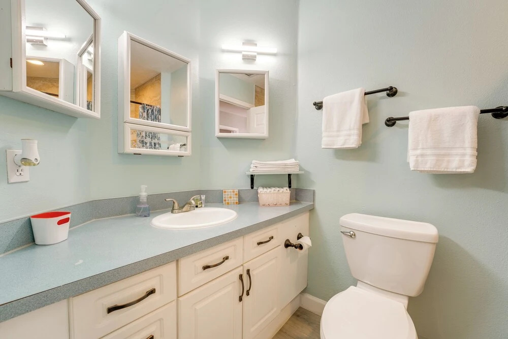 Coastal 'sea Side' Townhome - Walk to Beach!